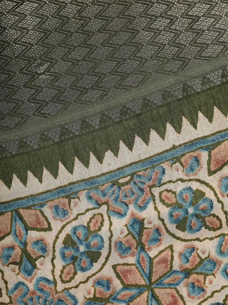 Beige Geometric And Floral Design Printed Cotton Saree 2