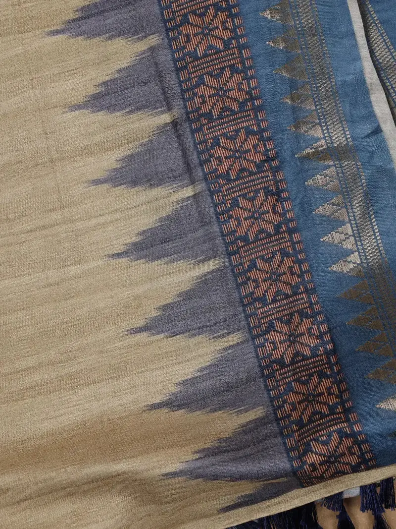 Beige Solid Designed Soft Silk Saree 2