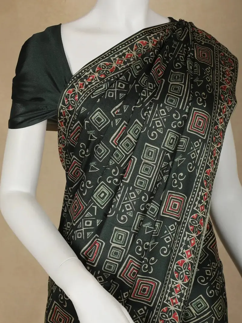 Black Abstract Designed Crepe Silk Saree 2