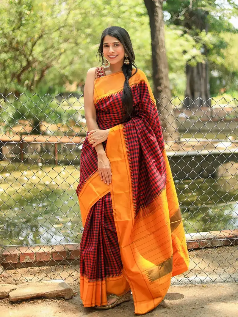 Black And Red Checkered Design Pure Kanchipuram Silk Saree 1