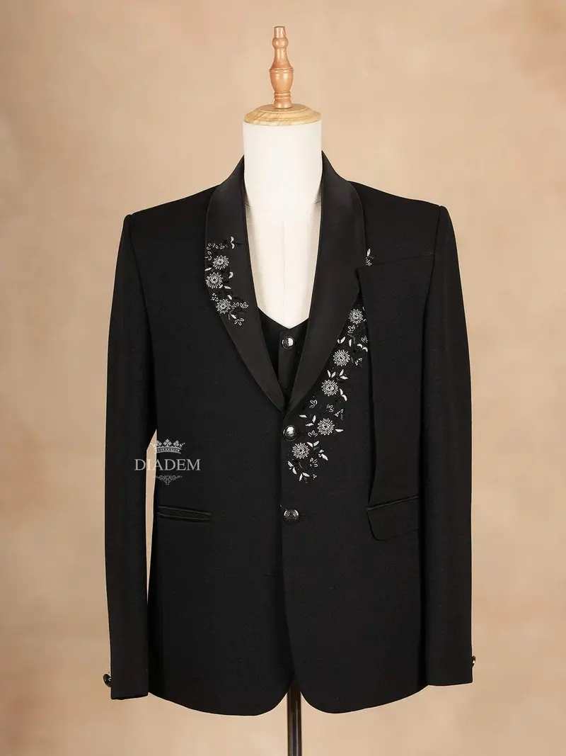 Black Coat Suit Set With Floral Embroidery And Tie Set 1