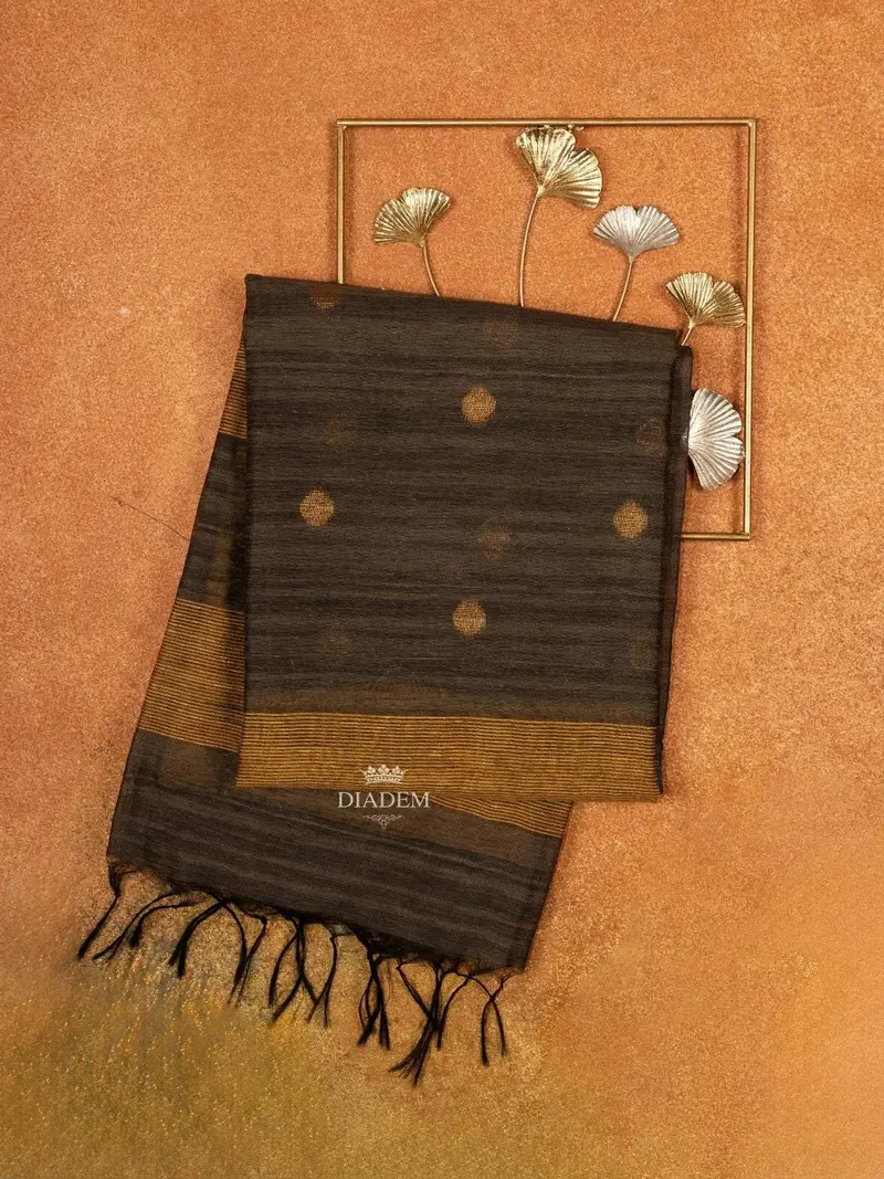 Black Cotton Saree With Circular Pattern On The Body And Without Border 1