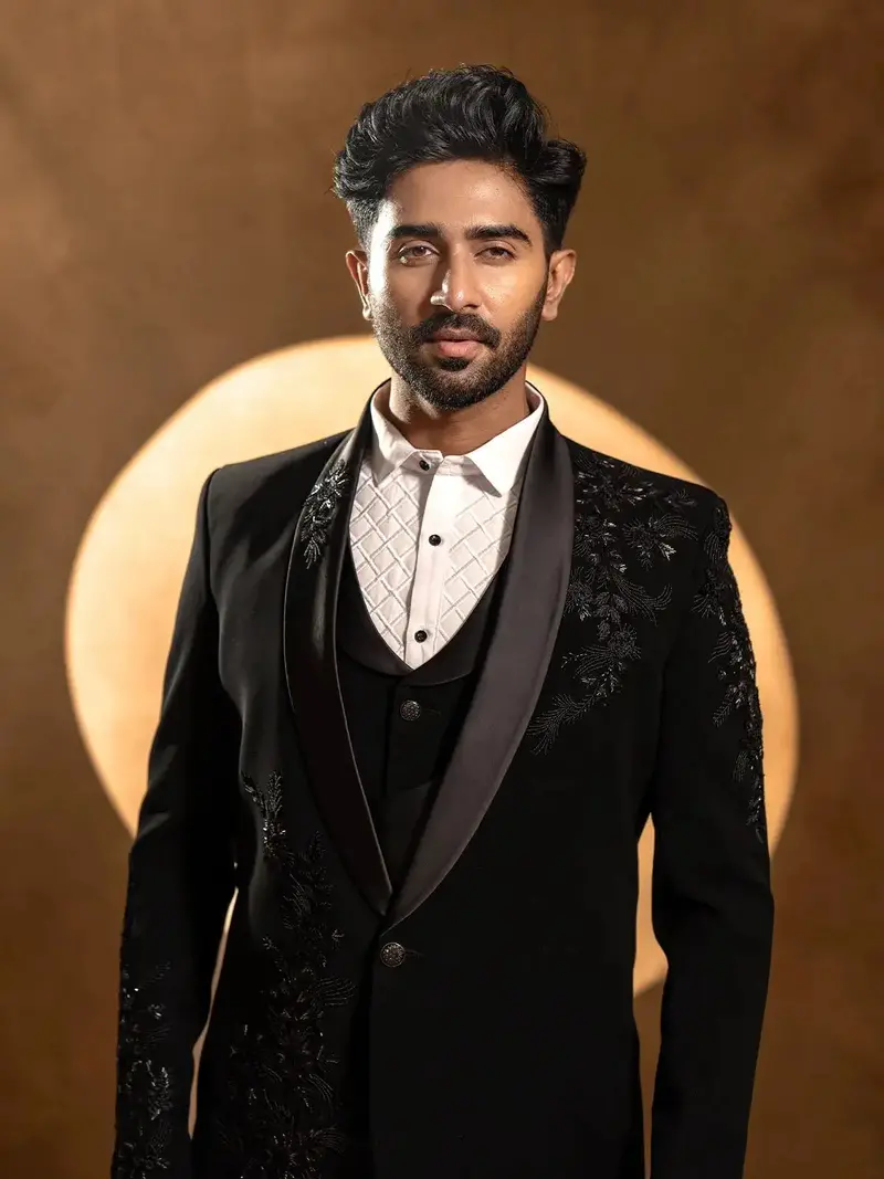 Black Floral Designed 3-Piece Suit With Matching Blazer Coat 2