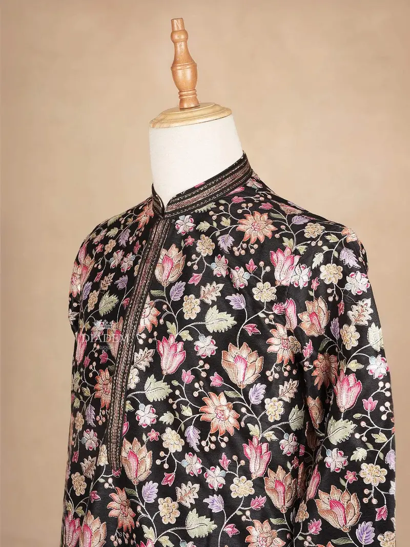 Black Kurta Set With Floral Designs And Embroidery With Pant 3