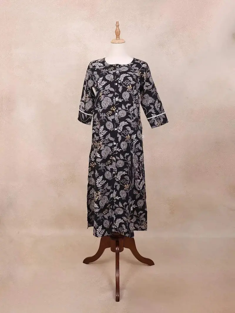 Black Kurti Adorned With Thread Work And Floral Print Design And Without Dupatta 1