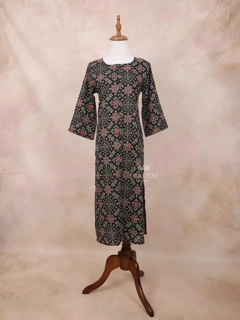 Black Kurti Top Adorned With Fancy Printed Design 1
