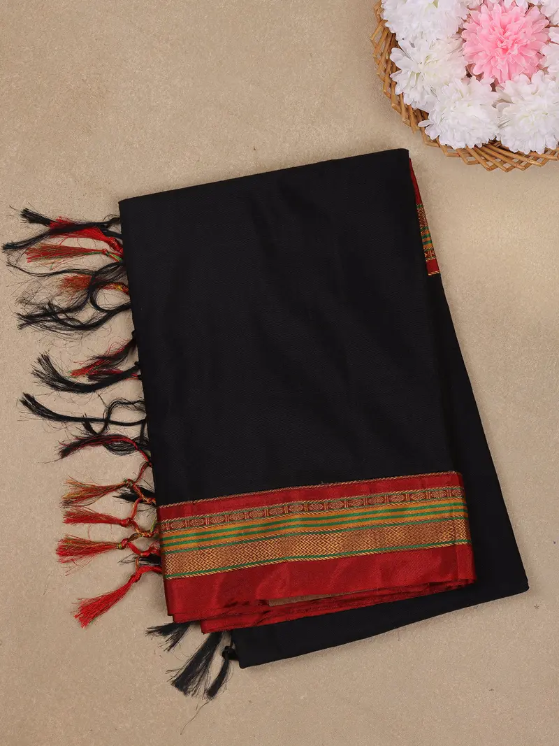 Black Solid Design Semi Silk Cotton Saree With Contrast Border 1