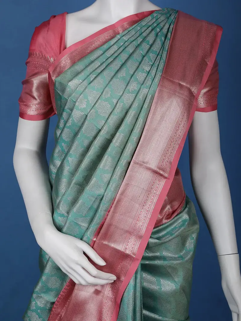 Blue Floral Woven Pure Kanchipuram Silk Saree 2