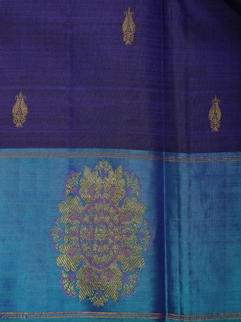 Blue Floral Woven Pure Kanchipuram Silk Saree 2