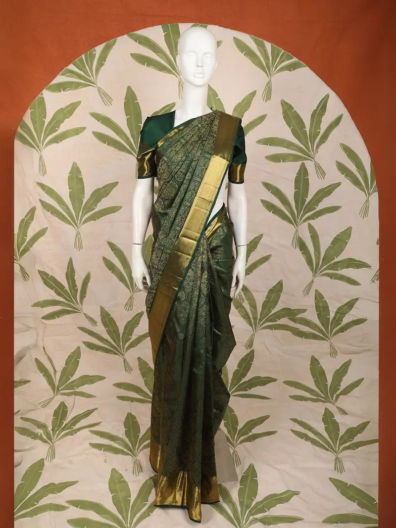 Bottle Green Floral And Paisley Zari Woven Design Pure Kanchipuram Silk Saree With Zari Border 1