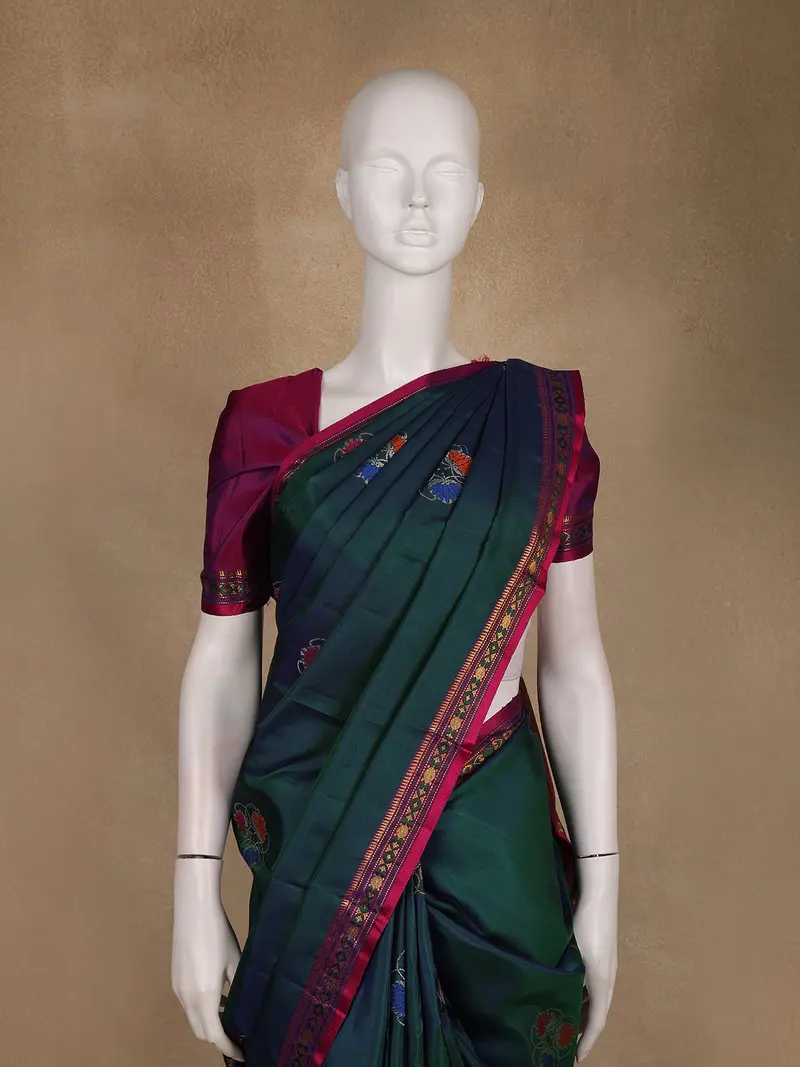 Bottle Green Floral Motif Woven Pure Silk Saree With Contrast Magenta Zari Border 2