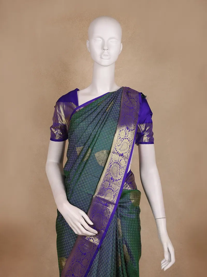 Bottle Green Small Butta Woven Kanchipuram Silk Saree 2