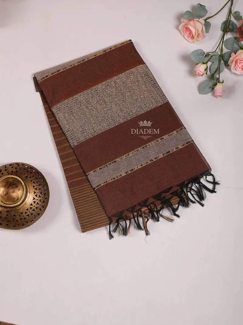 Brown Cotton Saree With Jute Design On The Body Without Border 2