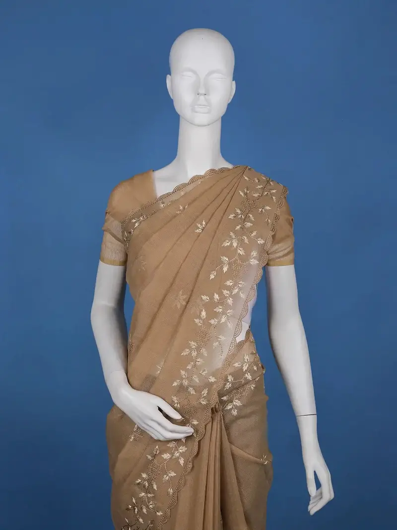 Brown Floral Embroidered Tissue Saree With Scalloped Border 2