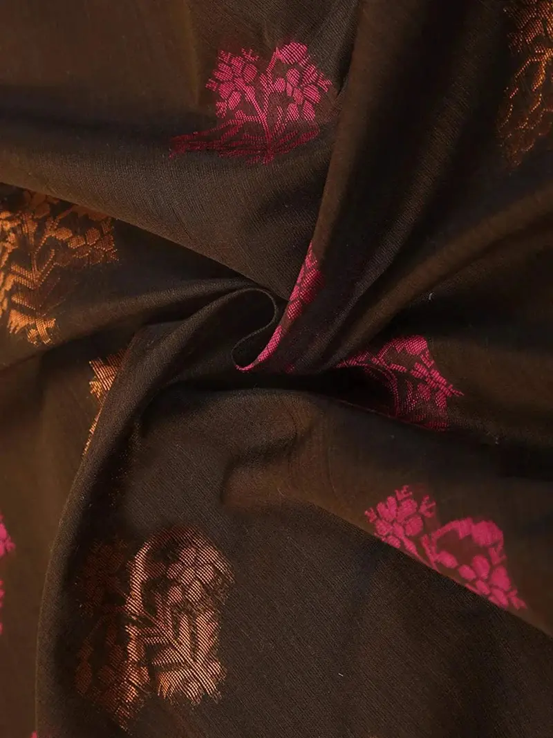 Brown Silk Cotton Saree With Flower Motifs On The Body And Without Border 2
