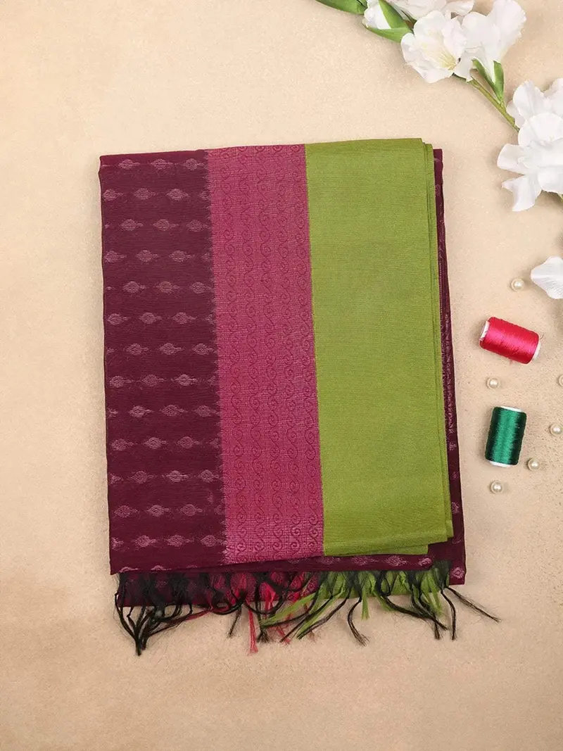 Burgundy Silk Cotton Saree With Arrow Motif Design On The Body With Contrast Border 1