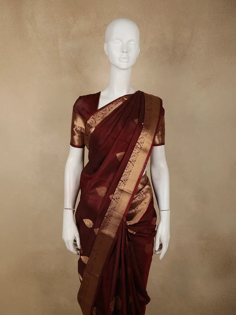 Classic Maroon Paisley Butta Zari Woven Design Pure Kanchipuram Silk Saree With Zari Border 2