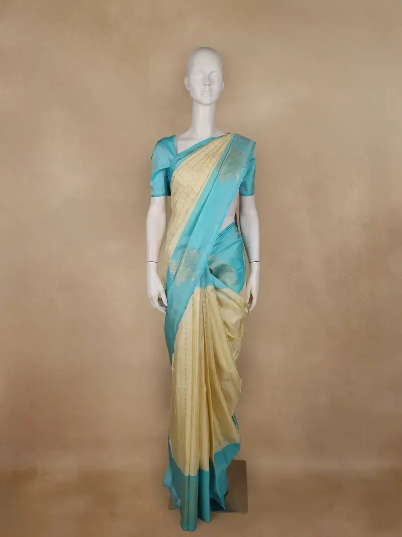 Cream Floral Butti Stripes Woven Pure Kanchipuram Silk Saree 1