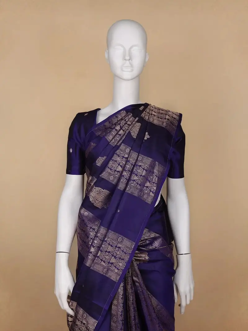 Dark Blue Floral Woven Pure Kanchipuram Silk Saree 2