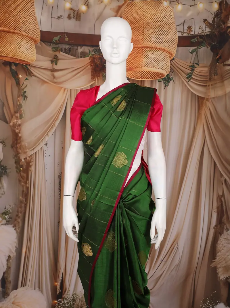 Dark Green Butta Woven Design Pure Kanchipuram Silk Saree With Contrast Border 2