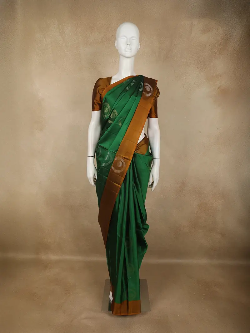 Dark Green Butta Zari Woven Design Kanchipuram Silk Saree With Contrast Border 1