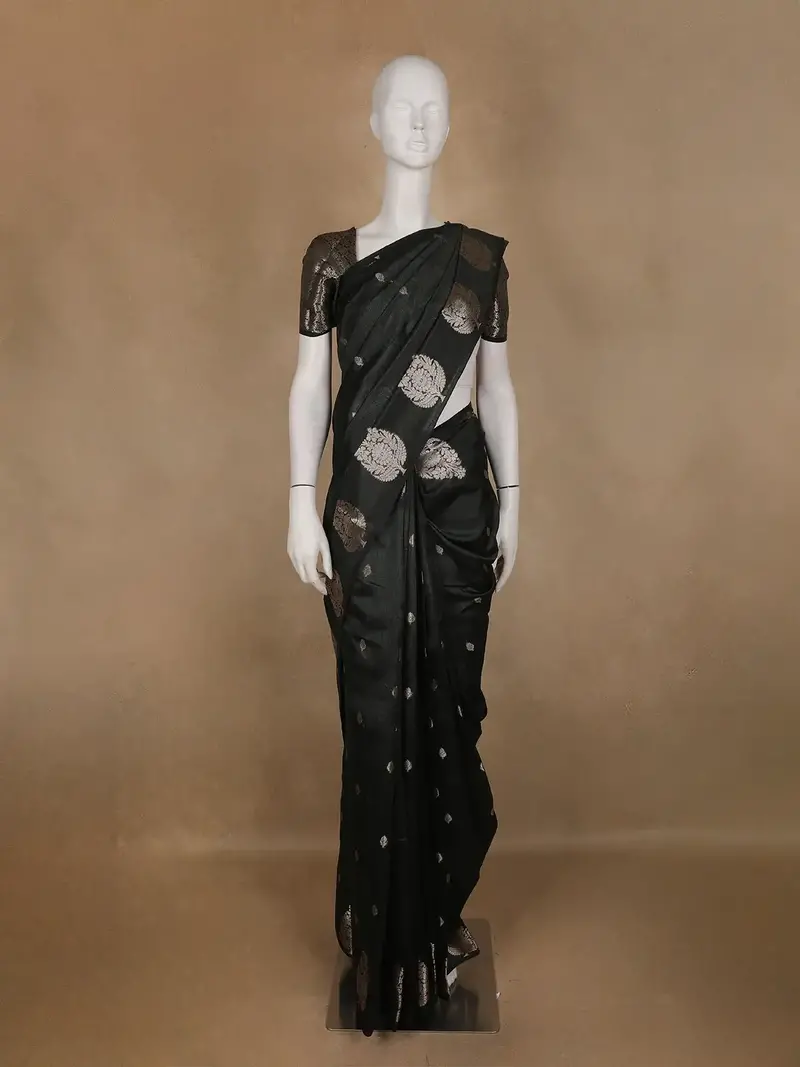 Dark Green Leaf Motif Woven Banarasi Silk Saree 1