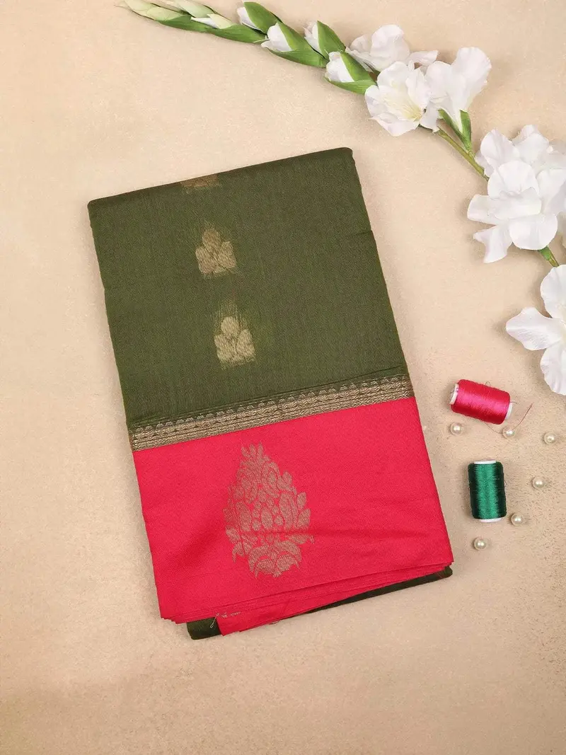Dark Green Silk Cotton Saree With Floral Motif Design On The Body And Contrast Zari Border 1