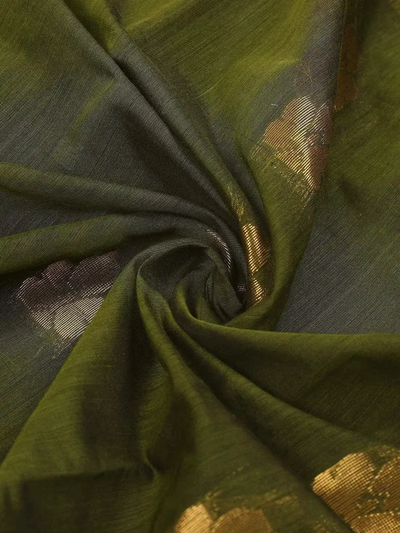 Dark Green Silk Cotton Saree With Floral Motif Design On The Body And Contrast Zari Border 2