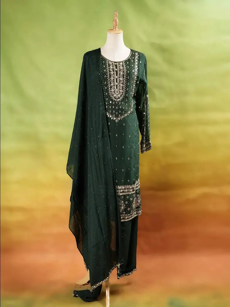 Dark Green Straight Cut Salwar Suit Adorned With Floral Embroidery, With Dupatta And Full Sleeve 1