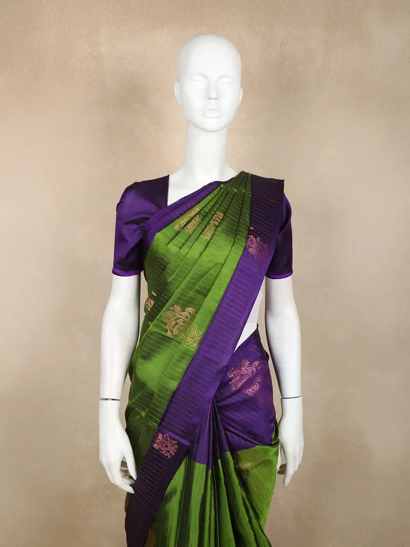 Dark Green Stripes Woven Pure Kanchipuram Silk Saree 2
