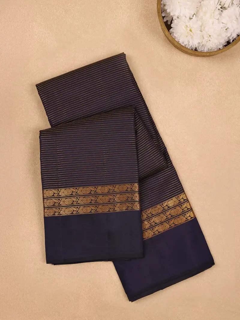 Dark Navy Blue Checkered Woven Pure Kanchipuram Silk Saree 1