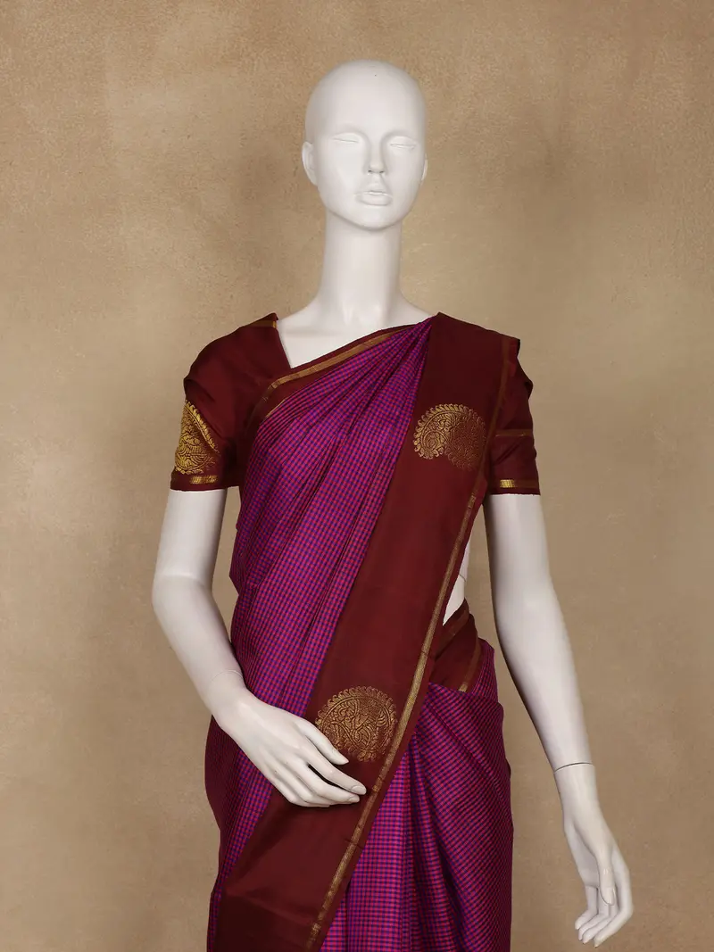 Dark Pink And Violet Checks Woven Pure Kanchipuram Silk Saree 2