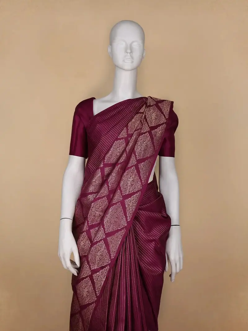 Dark Pink Floral Woven Pure Kanchipuram Silk Saree 2