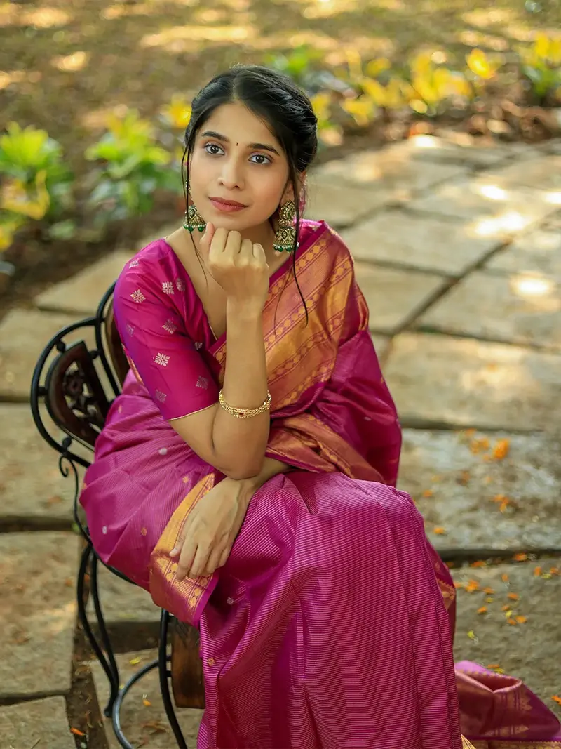 Dark Pink Stripes Woven Pure Kanchipuram Silk Bridal Saree 2