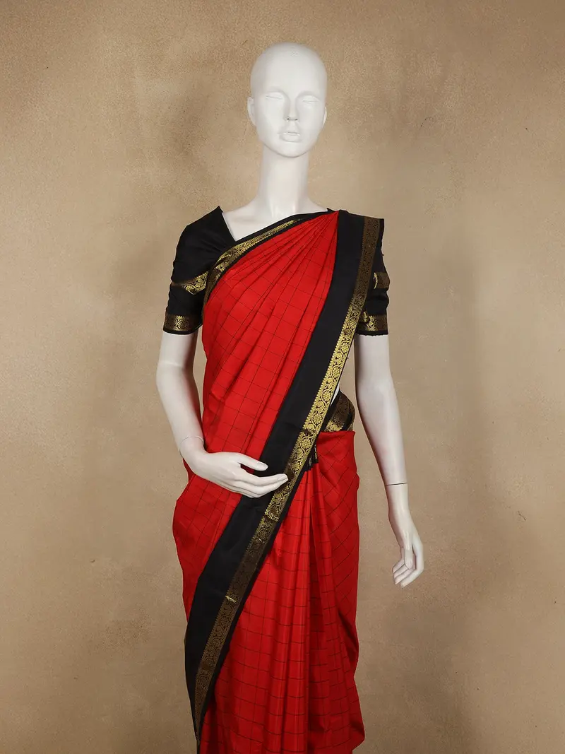 Dark Red Floral Checked Woven Design Pure Kanchipuram Silk Saree With Peacock Zari Border 2