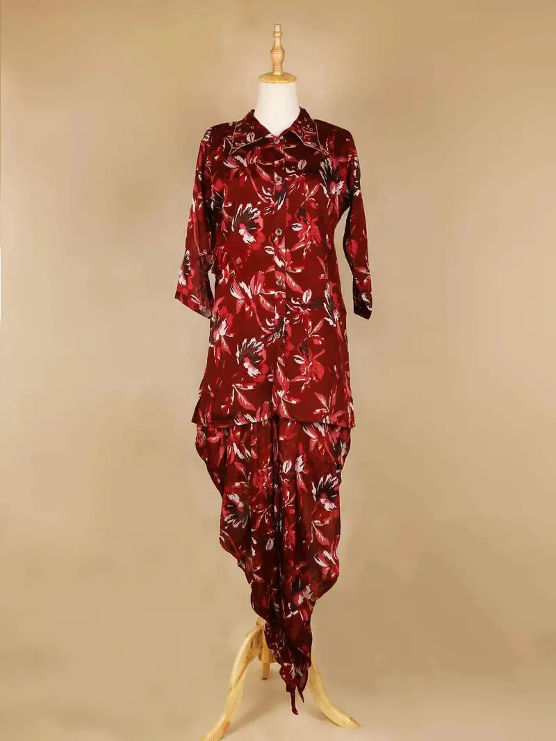 Dark Red Salwar Suit Adorned With Floral Designs, With Collar And 3/4 Sleeve 1