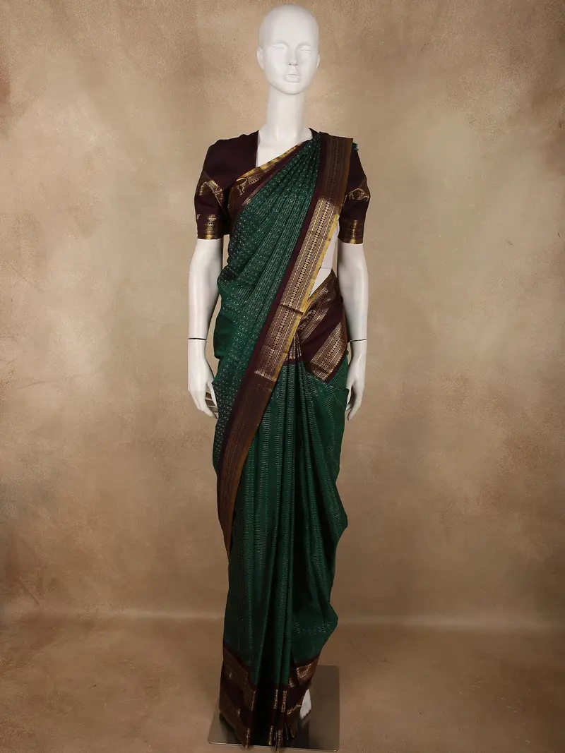 Deep Emerald Green Checked Zari Woven Design Pure Kanchipuram Silk Saree With Contrast Zari Border 1