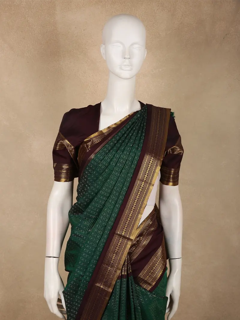 Deep Emerald Green Checked Zari Woven Design Pure Kanchipuram Silk Saree With Contrast Zari Border 2