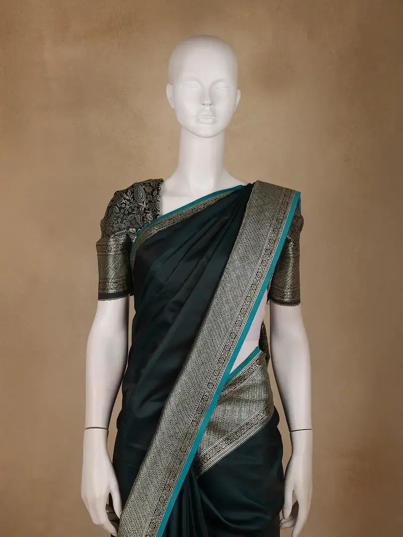 Deep Green Solid Designed Woven Banarasi Silk Saree 2