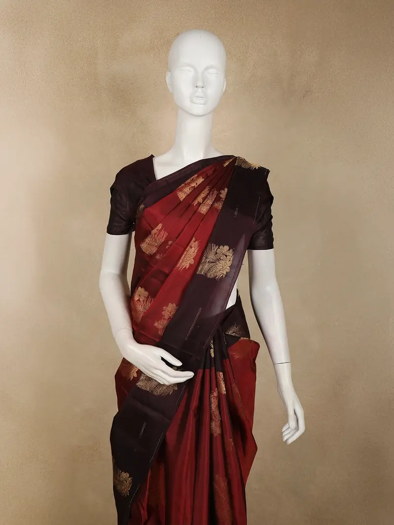 Deep Maroon Floral Zari Woven Design Soft Silk Fancy Saree With Contrast Border 2