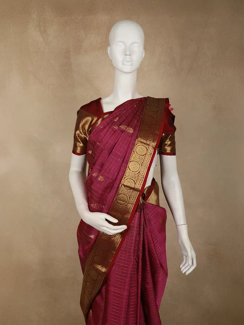 Deep Wine Maroon Checked Zari Woven Design Pure Kanchipuram Silk Saree With Zari Border 2