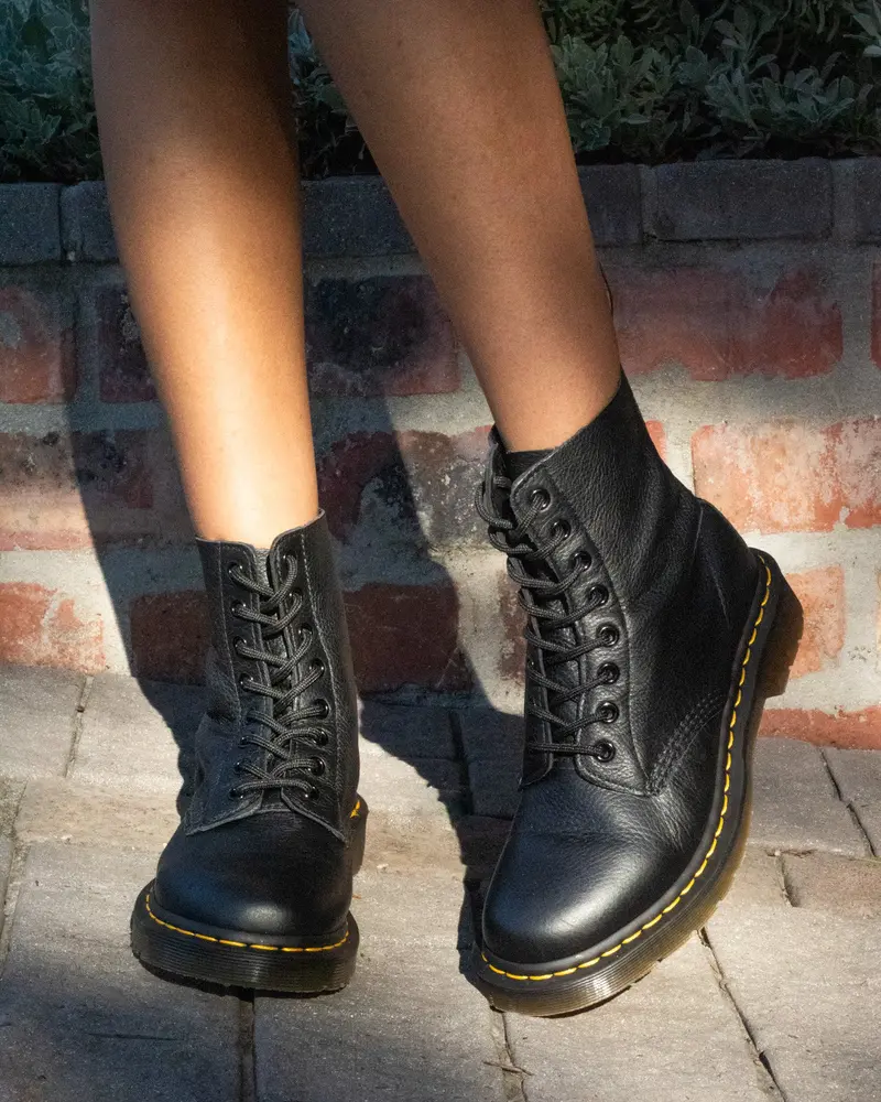 Dr. Martens 1460 Pascal Black Virginia 1