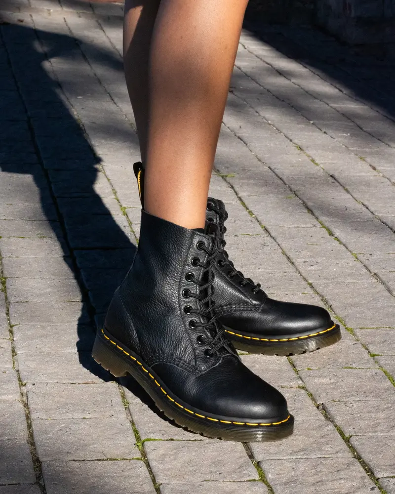 Dr. Martens 1460 Pascal Black Virginia 5