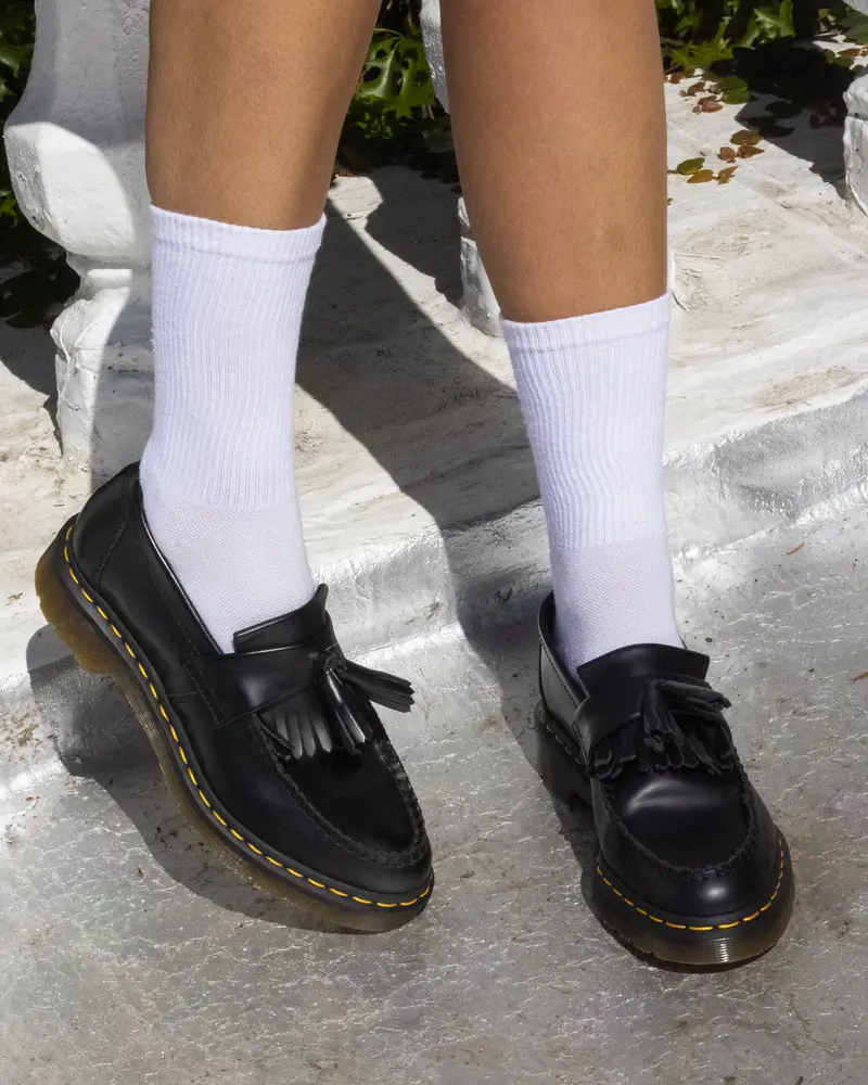 Dr. Martens Adrian Black Smooth Ys 8