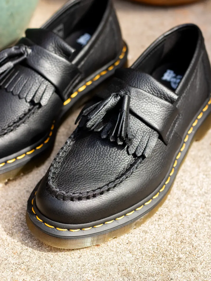 Dr. Martens Adrian Black Virginia 1