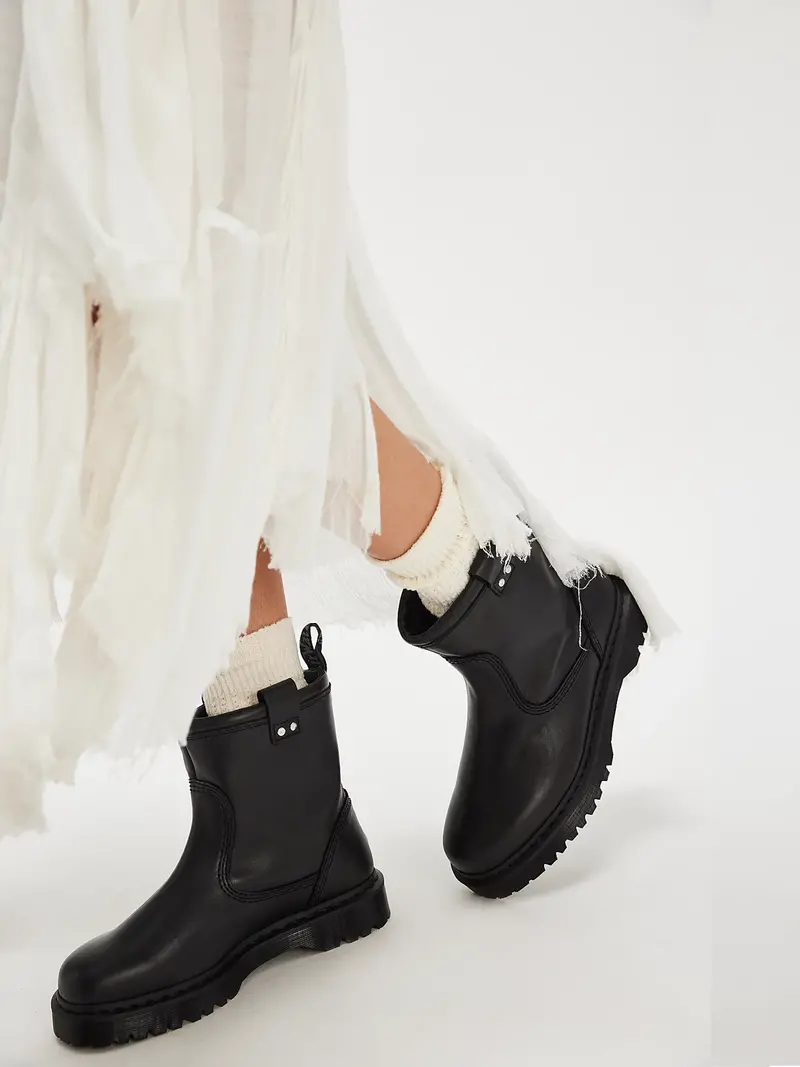 Dr. Martens Anistone Lo Black 1