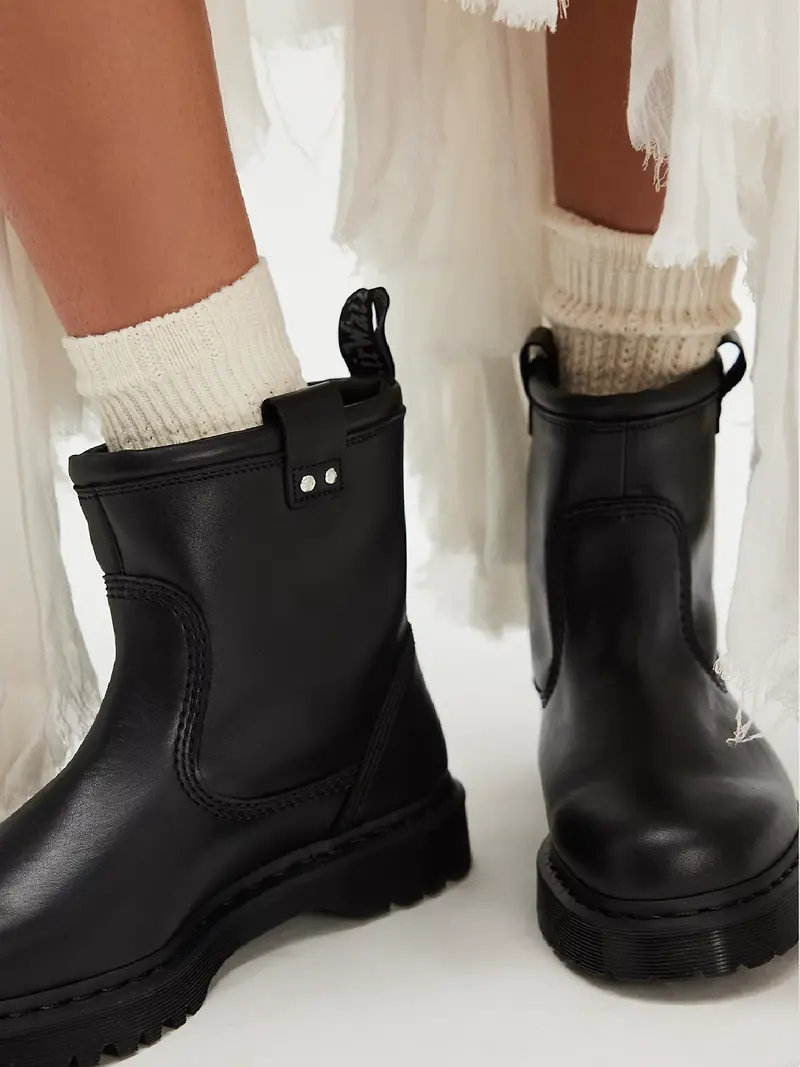 Dr. Martens Anistone Lo Black 2