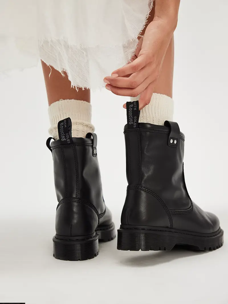 Dr. Martens Anistone Lo Black 3