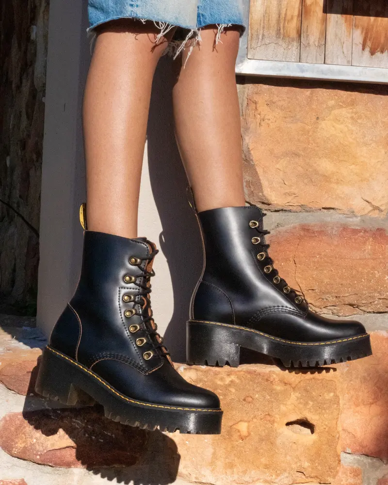 Dr. Martens Leona Black Smooth 5