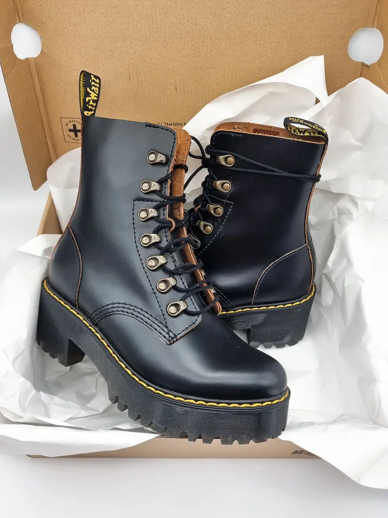 Dr. Martens Leona Black Smooth 6